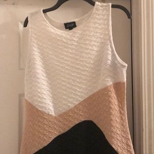 Tri-colored sleeveless frock.